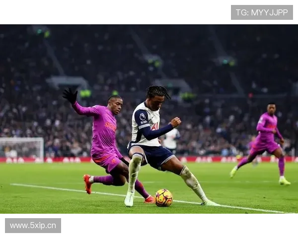 诺丁汉森林对阵热刺:英超关键战双方状态与排名走势分析 诺丁汉森林对阵热刺:英超关键战双方状态与排名走势分析