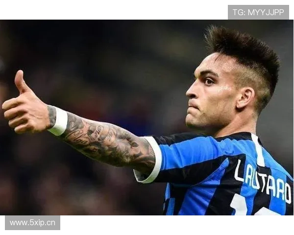 巴萨重建方向看似明确,实则阵容与战术混乱加剧,问题已逐步反映在成绩稳定性上