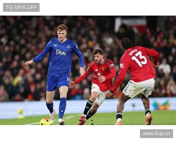 曼联战术混乱与内部矛盾暴露,当前阶段对球队表现造成影响 曼联战术混乱与内部矛盾暴露,当前阶段对球队表现造成影响