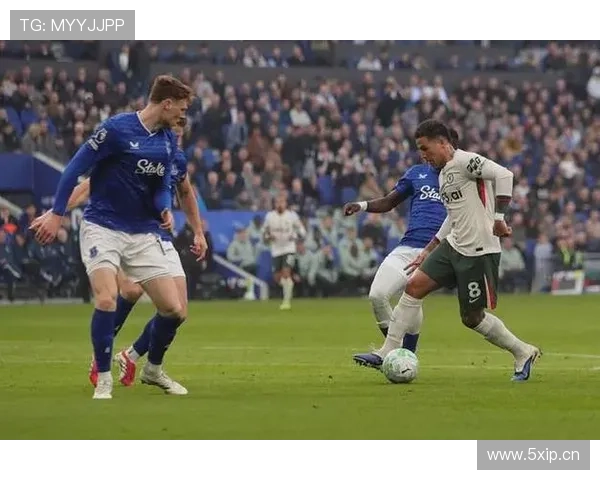 切尔西过度依赖年轻球员问题显现,对球队稳定性及关键战表现形成影响 切尔西过度依赖年轻球员问题显现,对球队稳定性及关键战表现形成影响