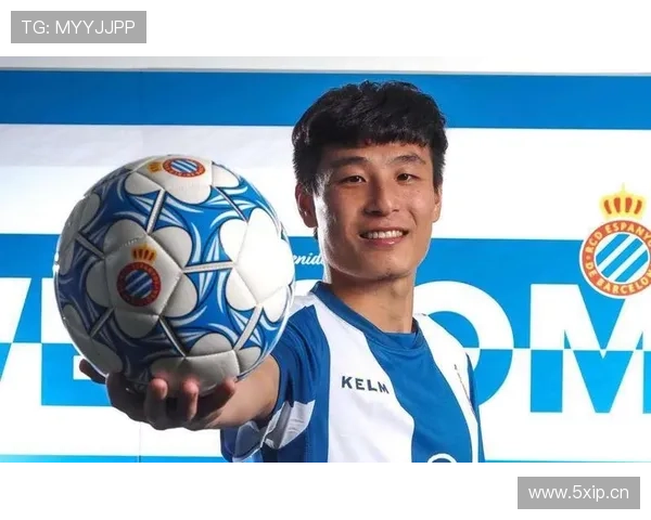 武磊家冰箱里塞满能量饮料，邻居说半夜还能听见他练颠球